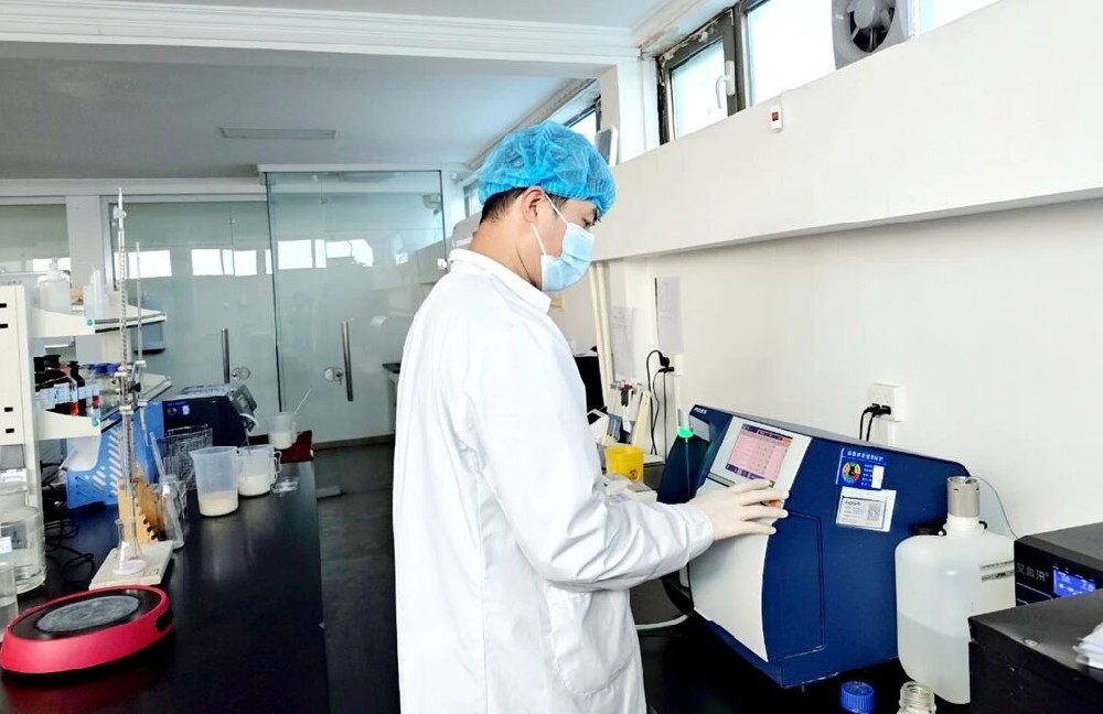 以毫厘之謹，筑鮮奶品質之基